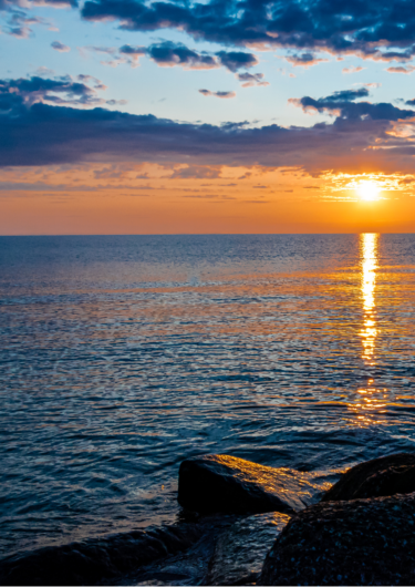 海と朝日の画像